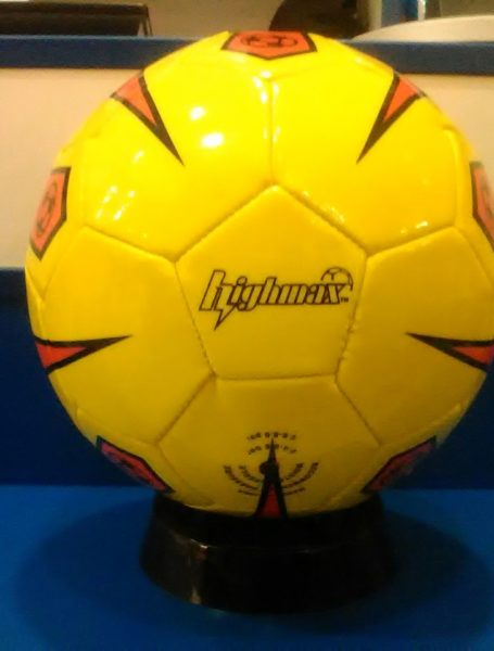 Мяч футбольный Highmax